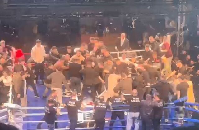 Türk ve Rus boksörün maçında ring savaş alanına döndü