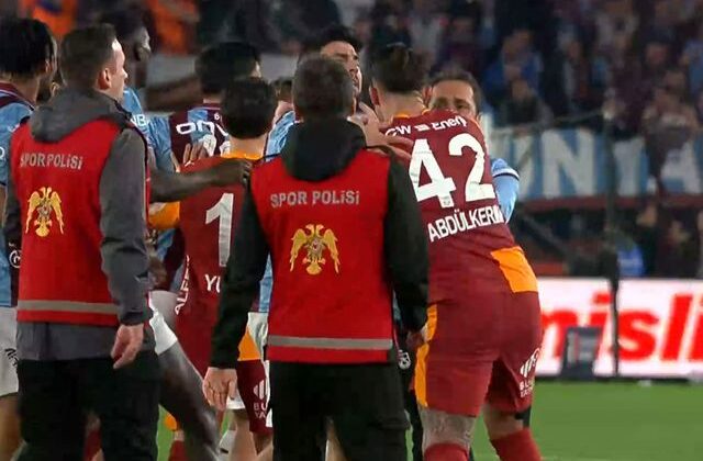 Trabzon’da maç biter bitmez saha karıştı