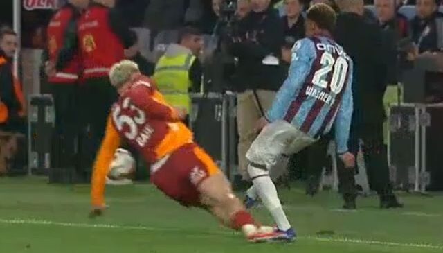 Trabzonspor-Galatasaray karşılaşmasında çok tartışılan karar