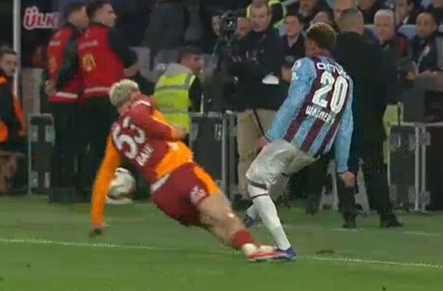 Trabzonspor-Galatasaray karşılaşmasında çok tartışılan karar
