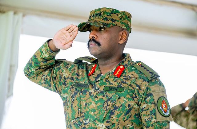 Türkiye’yi tehdit eden küstah general el yükseltti