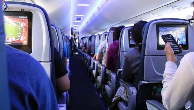 Uçakta “canlı bomba” paniği! Şaka dedi, soluğu mahkemede aldı