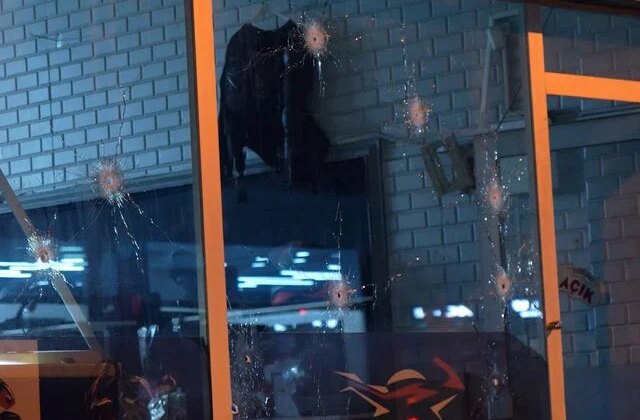 Ümraniye’de iş yerine düzenlenen silahlı saldırıda 4 kişi yaralandı