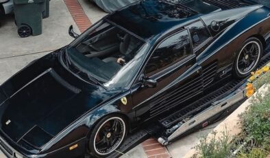 Ünlü isim 1992 model aracıyla yol aldı! Görenler bir daha baktı