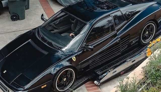 Ünlü isim 1992 model aracıyla yol aldı! Görenler bir daha baktı