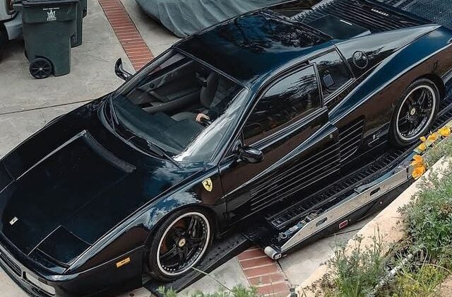 Ünlü isim 1992 model aracıyla yol aldı! Görenler bir daha baktı