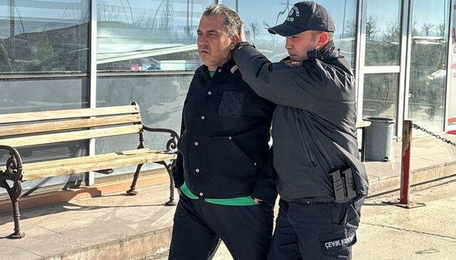 Dikkat çeken görüntü! Belediye başkanı adliyeye böyle götürüldü