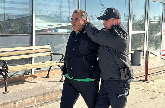 Dikkat çeken görüntü! Belediye başkanı adliyeye böyle götürüldü
