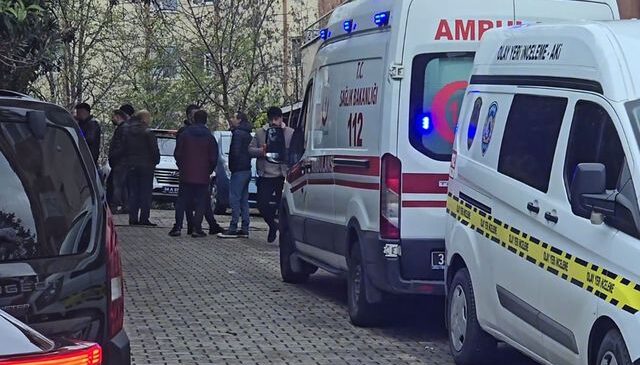 Üsküdar’da aile faciası: Anne ve babasını öldürüp intihar etti