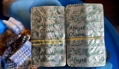 Uyuşturucu hapları kamufle etmek için, ‘Afiyet olsun’ yazılı folyoyla paketlemişler