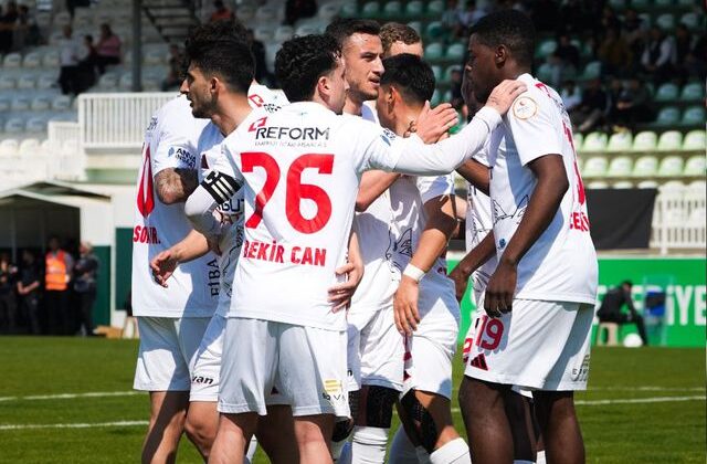 Vanspor, Serik Spor karşısında farka koştu