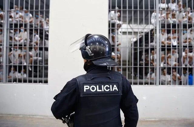 Venezuela’da cezaevinde çıkan isyanda 5 mahkum hayatını kaybetti