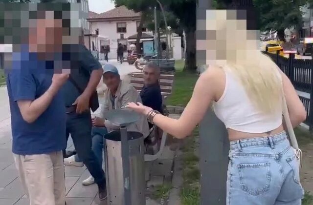 Yaşlı adam, genç kızın kıyafetine laf edince ortalık karıştı