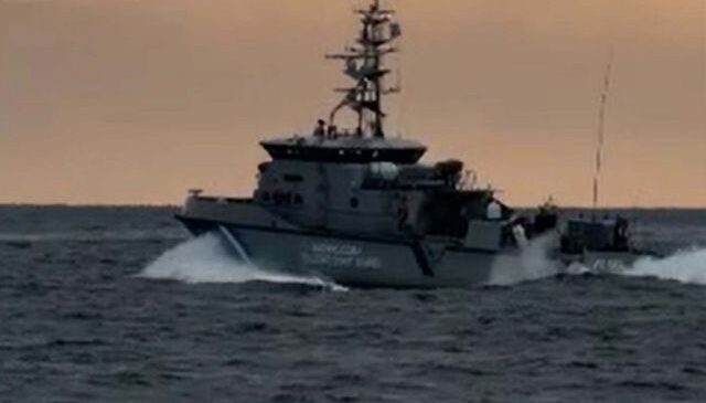 Ege’de hareketli anlar: Türk Sahil Güvenliği kovaladı, Yunan botu kaçtı