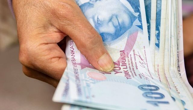Yüzbinlerce emeklinin maaşı artacak: İşte artıştan etkilenecek kesim