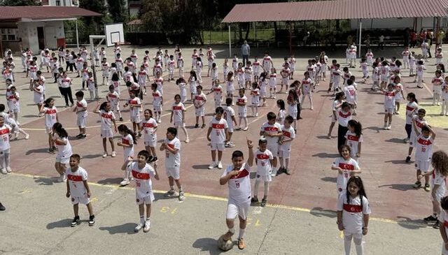 Yüzlerce öğrenciden Arda Güler’e “10 numara” davet