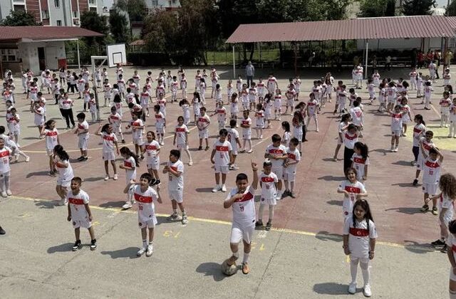 Yüzlerce öğrenciden Arda Güler’e “10 numara” davet