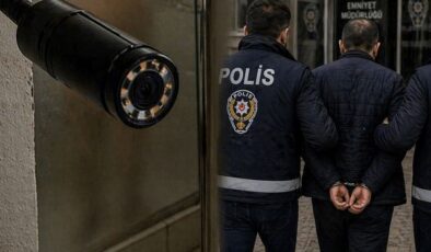 “Yılan kamera” ile rezalet! Duvarı delip komşusunu ve 3 kızını izledi