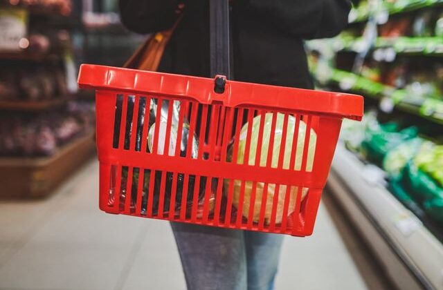 156 şubeli dev marketin sattığı köfteden kanatlı eti ve taşlık çıktı