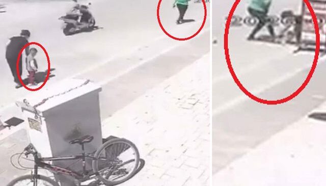 2 yaşındaki çocuğuna sokak ortasında tekme tokat şiddet uyguladı