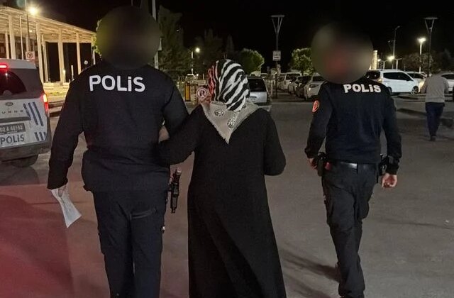 Anneler Günü’nde 80 yaşındaki annesini darp etti