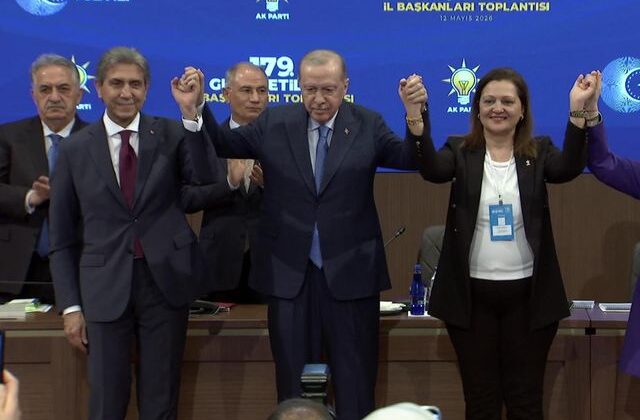 Burcu Köksal AK Parti’de! Rozetini Erdoğan taktı, ilk sözleri manidar