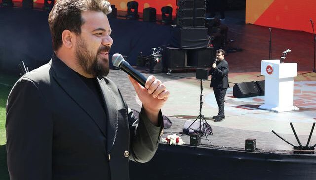 AK Parti’nin sahnesine çıkan Eser Yenenler’e her kesimden tepki var