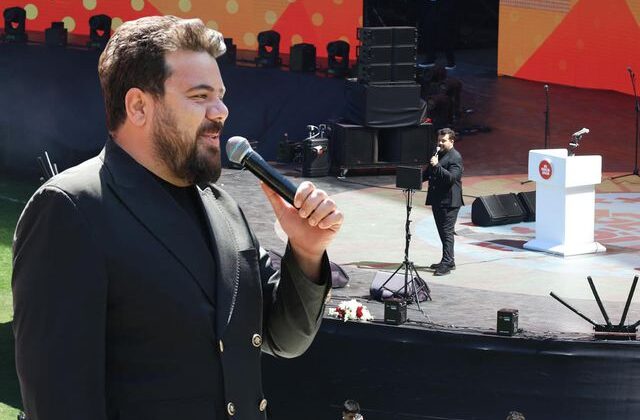 AK Parti’nin sahnesine çıkan Eser Yenenler’e her kesimden tepki var