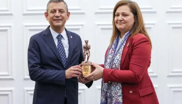 AK Parti’ye geçen Burcu Köksal’dan CHP lideri Özgür Özel’e: Gecenin saat kaçında ne yazacağı belli olmuyordu