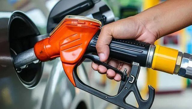 Akaryakıtta dev indirim! Tabela bir kez daha değişti