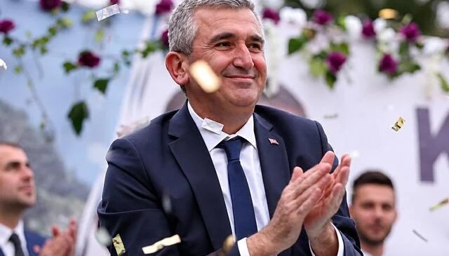 Akçakoca Belediye Başkanı Fikret Albayrak gözaltına alındı! 2,5 milyon TL rüşvet iddiası
