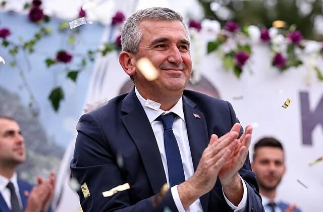 Akçakoca Belediye Başkanı Fikret Albayrak gözaltına alındı! 2,5 milyon TL rüşvet iddiası