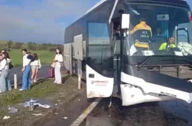 Aksaray’da tur otobüsü kaza yaptı; 14 yaralı