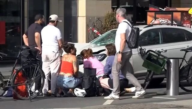 Almanya’nın Leipzig kentinde bir araç yayaların arasına daldı: 2 ölü, 8 yaralı
