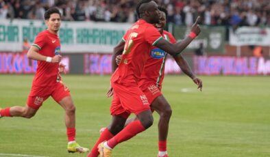 Amedspor’dan tarihi başarı! 4 farklı hoca ile çalışarak Süper Lig’e çıktılar
