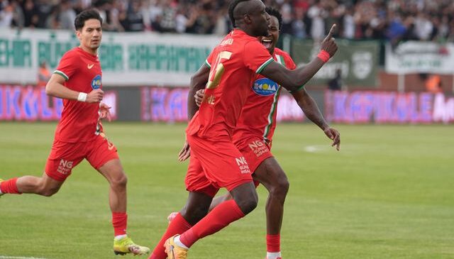 Amedspor’dan tarihi başarı! 4 farklı hoca ile çalışarak Süper Lig’e çıktılar