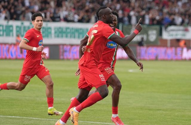 Amedspor’dan tarihi başarı! 4 farklı hoca ile çalışarak Süper Lig’e çıktılar