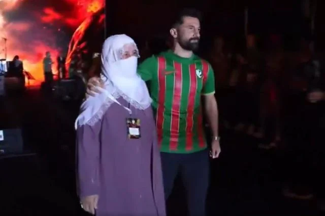 amedsporlu celal hanalp kupa torenine annesi ve 8fbf3bdb87 o