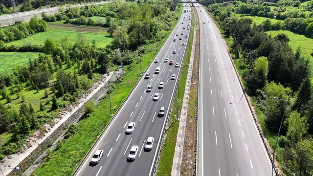 Anadolu Otoyolu’nun Bolu geçişinde trafik yoğunluğu