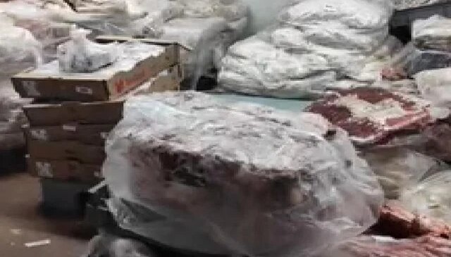 Mide bulandıran görüntü! Yakalanmasalar vatandaşa yedireceklerdi