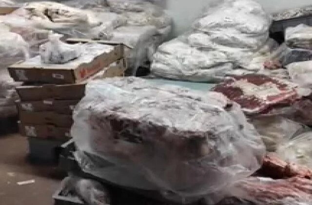Mide bulandıran görüntü! Yakalanmasalar vatandaşa yedireceklerdi