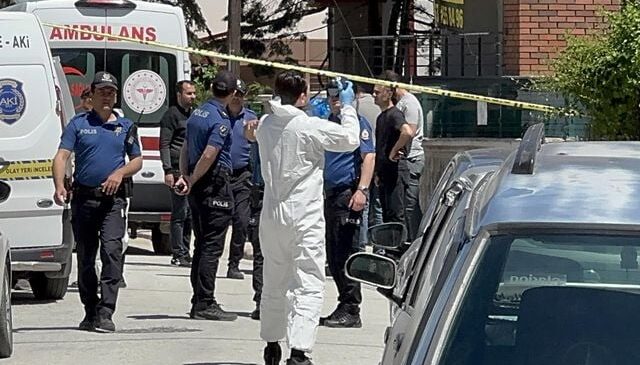 Anne ve babasını öldüren hukuk öğrencisi, parkta elleri kanlı halde bulundu