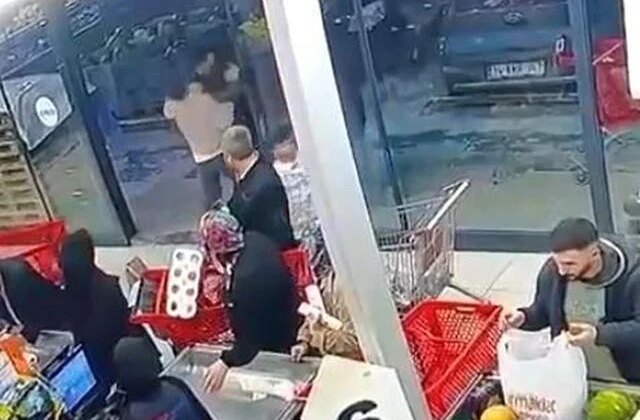 “Bir bakar mısın” diyerek çağırıp kafa attı: O anlar kameraya yansıdı