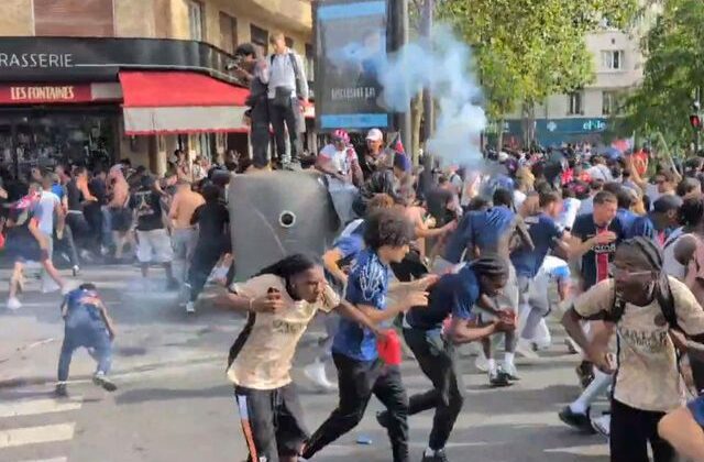 Arsenal golü atınca Paris’te sokaklar savaş alanına döndü