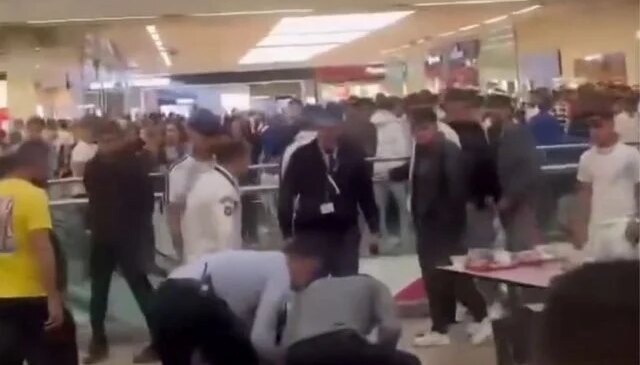Ankara’da AVM’nin yemek katındaki bıçaklı kavga korku dolu anlar yaşattı