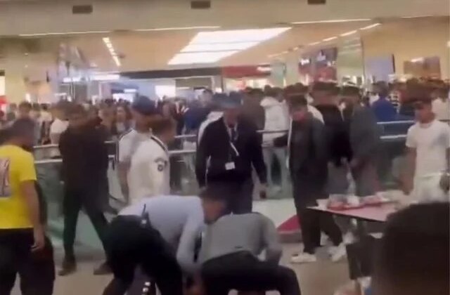Ankara’da AVM’nin yemek katındaki bıçaklı kavga korku dolu anlar yaşattı