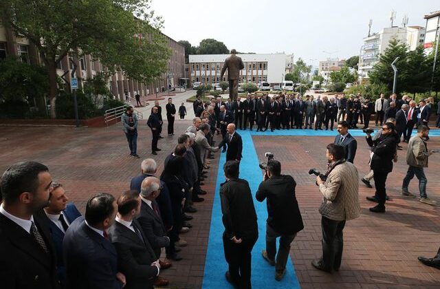 Yeni Aydın Valisi Osman Varol’u karşılama töreninde protokol krizi
