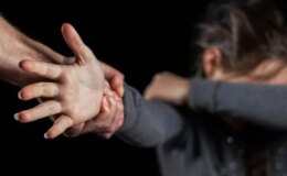 13 yaşındaki kız çocuğuna istismar davasında anne de tutuklandı
