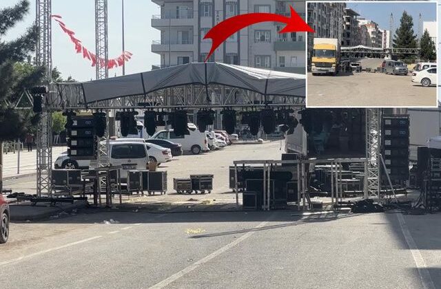 Sahnede Türk Bayrağı krizi! DEM Partili belediye konseri iptal etti