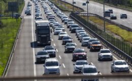 Tatilciler dönüşe geçti, 4 ilde trafik durdu